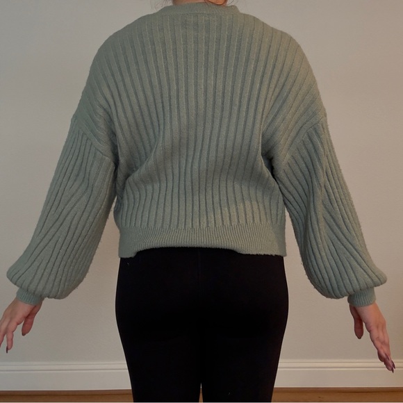 SAGE GREEN WOMEN’S RIBBED KNIT SWEATER SIZE MEDIUM - Picture 2 of 4
